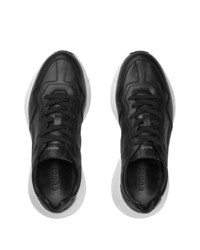 Chaussures de sport noires et blanches Gucci