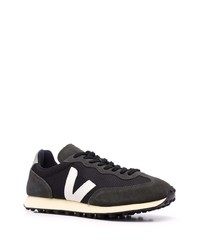 Chaussures de sport noires et blanches Veja