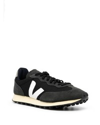 Chaussures de sport noires et blanches Veja