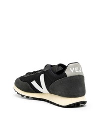 Chaussures de sport noires et blanches Veja