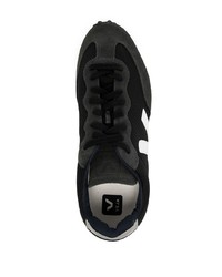 Chaussures de sport noires et blanches Veja