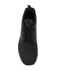 Chaussures de sport noires et blanches Nike