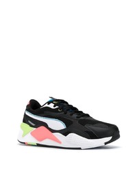 Chaussures de sport noires et blanches Puma