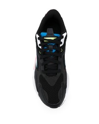 Chaussures de sport noires et blanches Puma