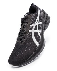 Chaussures de sport noires et blanches Asics