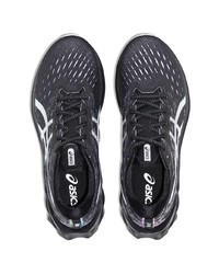 Chaussures de sport noires et blanches Asics