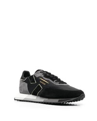 Chaussures de sport noires et blanches Ghoud