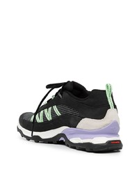 Chaussures de sport noires et blanches Salomon