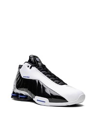 Chaussures de sport noires et blanches Nike