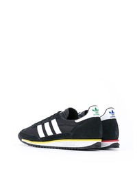 Chaussures de sport noires et blanches adidas