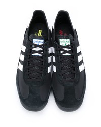 Chaussures de sport noires et blanches adidas