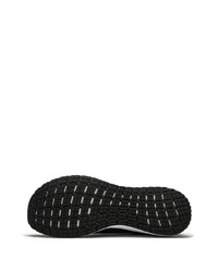 Chaussures de sport noires et blanches adidas