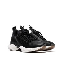 Chaussures de sport noires et blanches Reebok