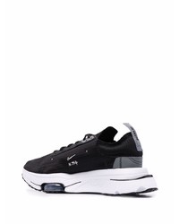 Chaussures de sport noires et blanches Nike