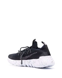 Chaussures de sport noires et blanches Nike