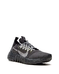 Chaussures de sport noires et blanches Nike