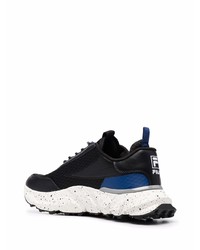 Chaussures de sport noires et blanches Fila