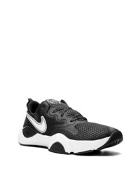 Chaussures de sport noires et blanches Nike