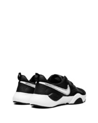 Chaussures de sport noires et blanches Nike