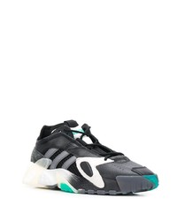 Chaussures de sport noires et blanches adidas