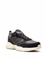 Chaussures de sport noires et blanches adidas