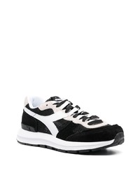 Chaussures de sport noires et blanches Diadora