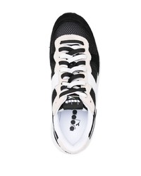 Chaussures de sport noires et blanches Diadora