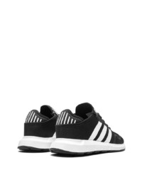 Chaussures de sport noires et blanches adidas