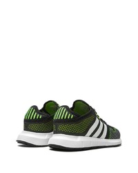 Chaussures de sport noires et blanches adidas