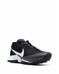 Chaussures de sport noires et blanches Nike