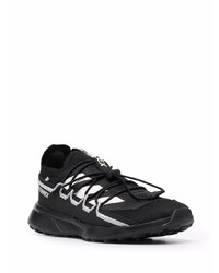 Chaussures de sport noires et blanches adidas