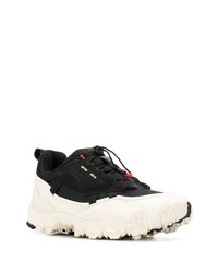 Chaussures de sport noires et blanches Puma