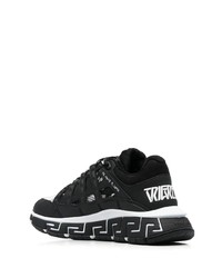 Chaussures de sport noires et blanches Versace