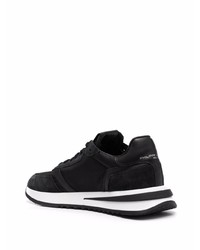 Chaussures de sport noires et blanches Philippe Model Paris