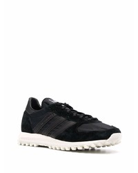 Chaussures de sport noires et blanches adidas