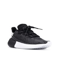 Chaussures de sport noires et blanches adidas