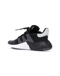 Chaussures de sport noires et blanches adidas