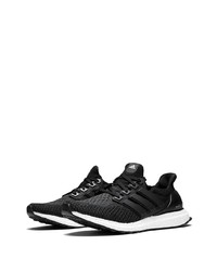 Chaussures de sport noires et blanches adidas