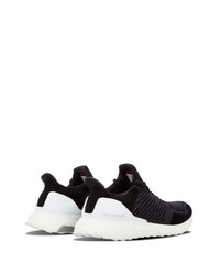 Chaussures de sport noires et blanches adidas