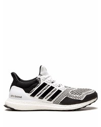 Chaussures de sport noires et blanches adidas