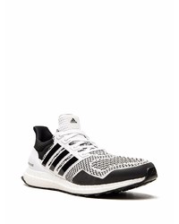 Chaussures de sport noires et blanches adidas