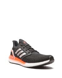 Chaussures de sport noires et blanches adidas