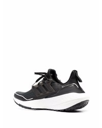 Chaussures de sport noires et blanches adidas