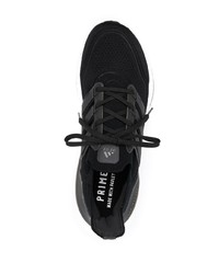 Chaussures de sport noires et blanches adidas