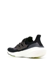 Chaussures de sport noires et blanches adidas