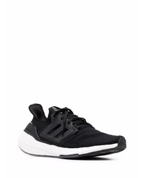 Chaussures de sport noires et blanches adidas