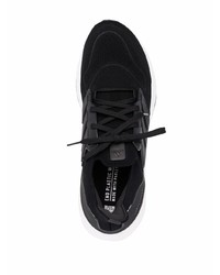 Chaussures de sport noires et blanches adidas