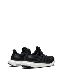 Chaussures de sport noires et blanches adidas