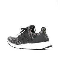 Chaussures de sport noires et blanches adidas