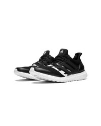 Chaussures de sport noires et blanches adidas